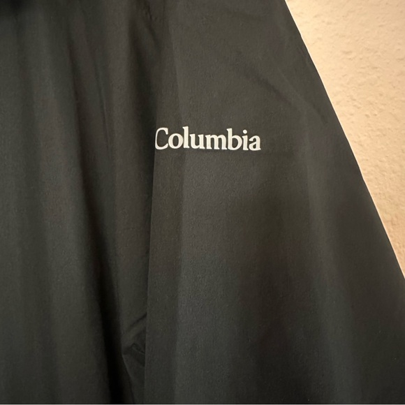 Columbia Women’s Black Omnitech Waterproof Jacket, 3X - Picture 3 of 11